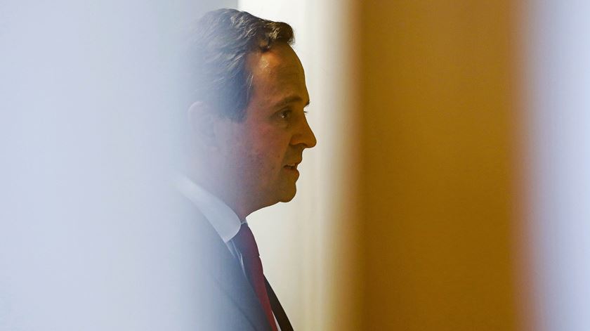 Medina defende que Governo não foi eleitoralista com passes sociais. "A medida avançou por vontade dos autarcas"