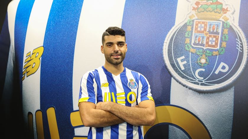 FC Porto anuncia contratação de Taremi