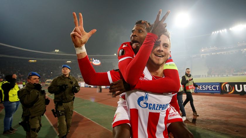 Mitchell Donald, Uros Racic, Estrela Vermelha Foto Novak Djurovic Reuters