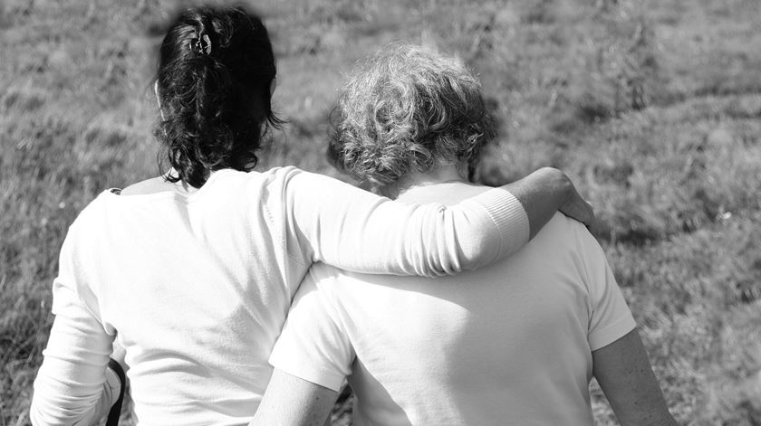 Mulheres ficam mais parecidas com as mães aos 33 anos