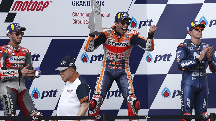 O pódio da Moto3: Marc Marquez, Andrea Dovizioso e Maverick Vinales. Foto: Pongmanat Tasiri/EPA