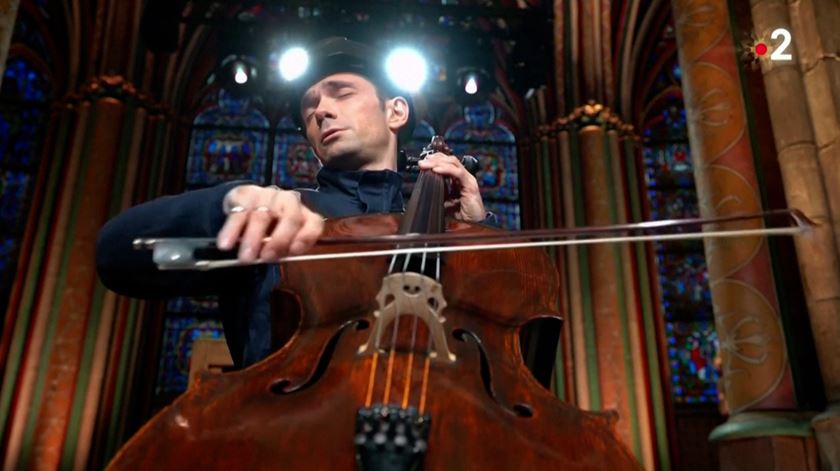 Catedral de Notre Dame recebe coro de Natal pela primeira vez, desde o incêndio