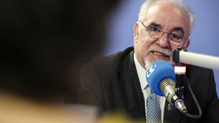 Vieira da Silva. Salário mínimo acima dos 600 euros depende da vontade dos parceiros