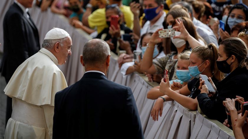 Papa denuncia “interesses” políticos e económicos no combate à pandemia