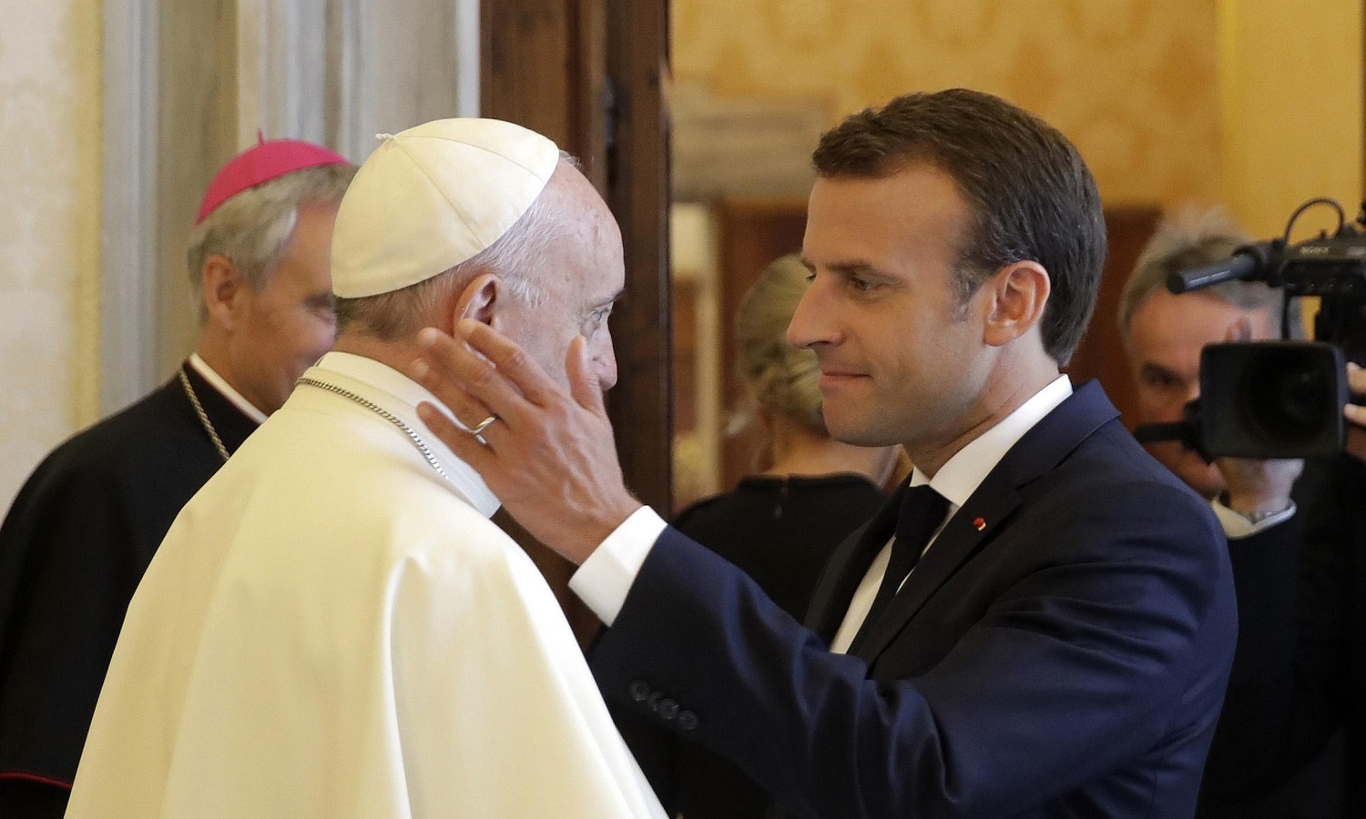 Emmanuel Macron Papa Papa recebe "cónego honorário Emmanuel Macron" - Renascença