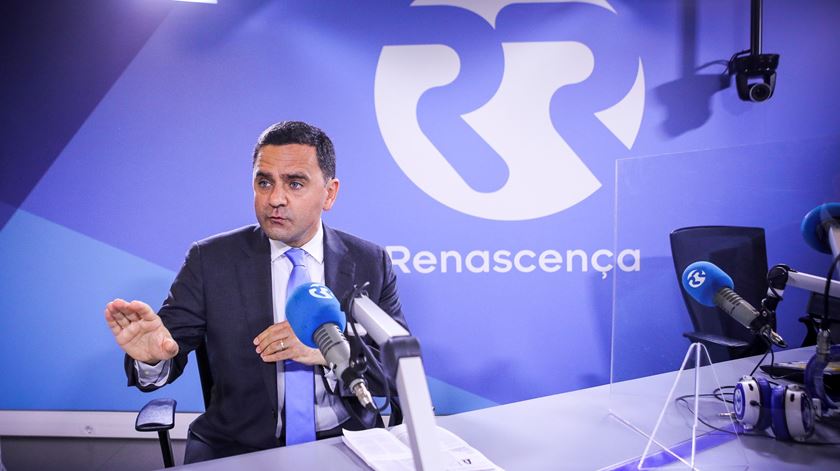 Costa "entregou à Europa uma alternativa de resposta", mas "faz falta" a Portugal na gestão da crise Costa "entregou à Europa uma alternativa de resposta", mas "faz falta" a Portugal na gestão da crise