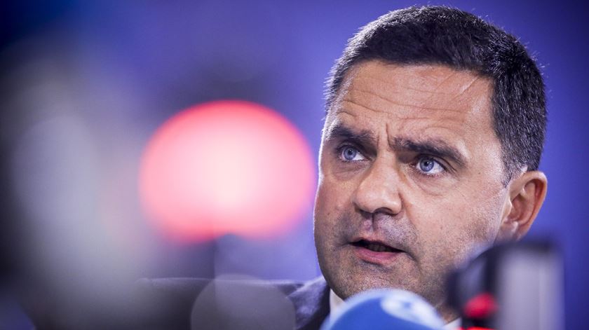 Cheques às famílias para responder à crise? "A Europa demora demasiado tempo a decidir" Cheques às famílias para responder à crise? "A Europa demora demasiado tempo a decidir"