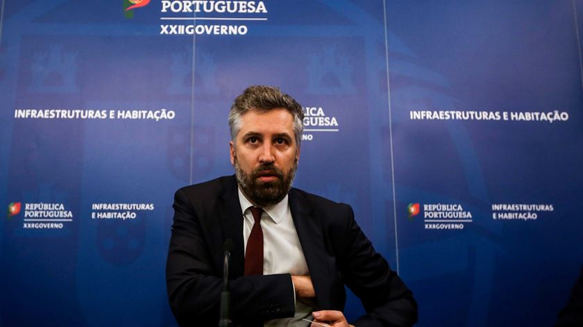 Ministro Pedro Nuno Santos avança com queixa-crime contra dono da Groundforce