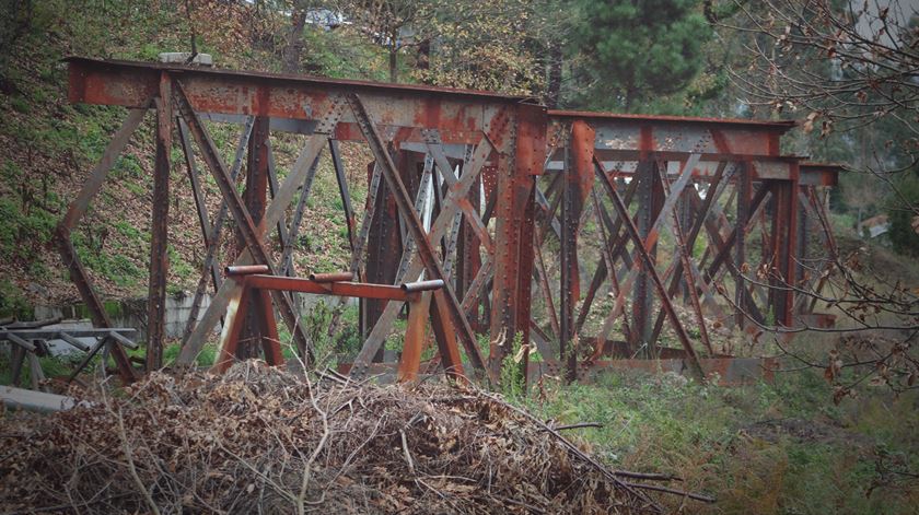 ponte eiffel abandonada