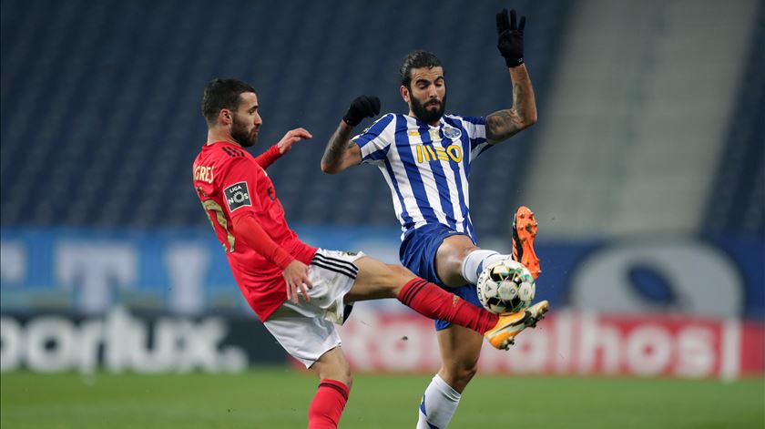 "Campeonato vai pegar fogo. Benfica e FC Porto não podem falhar Champions"