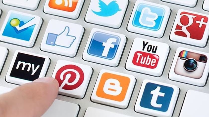 Quantas pessoas deixaram de usar redes sociais por desconfiança?