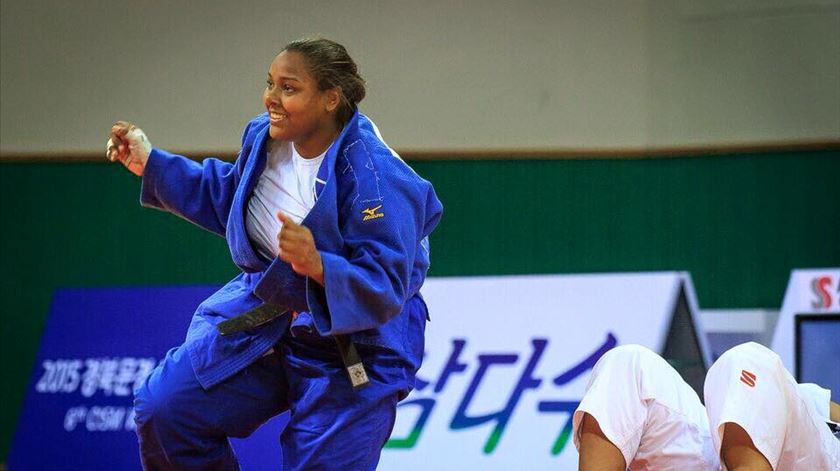Rochele Nunes eliminada pela campeã mundial de judo