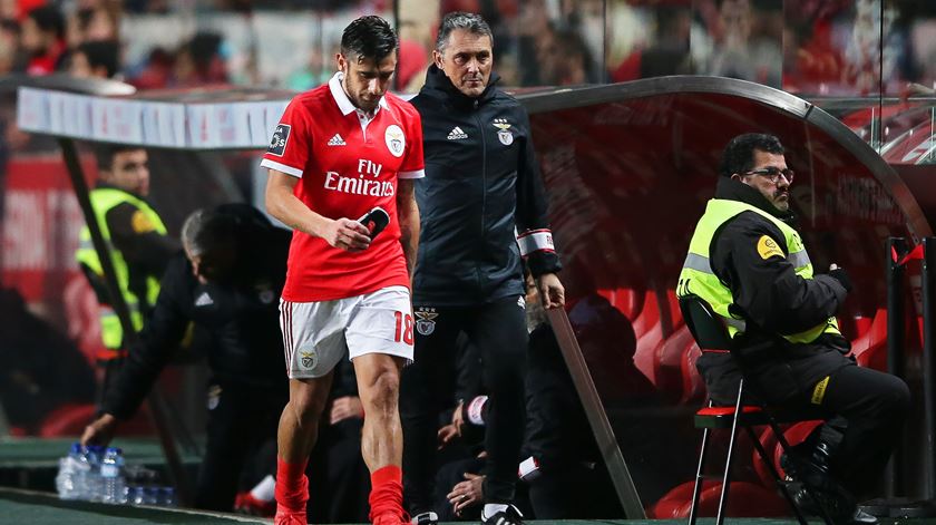 Idade e histórico de lesões de Salvio poderão não justificar esforço da renovação