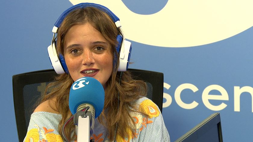 Carolina Deslandes e um disco composto em casa com um avião de papel para Rui Veloso