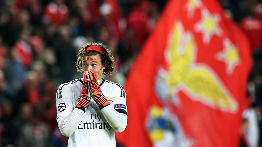 Svilar oferece a vitória ao Manchester United
