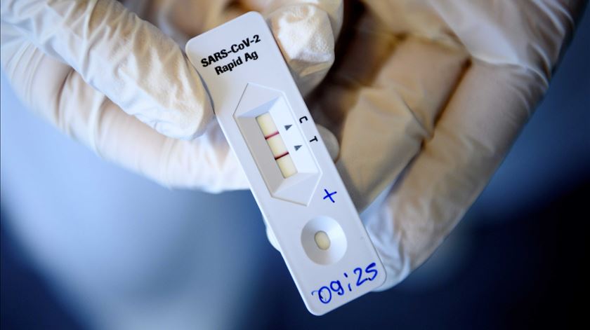 “Testes rápidos têm de ser a vacina do povo até à primavera”. Milhares já assinaram petição