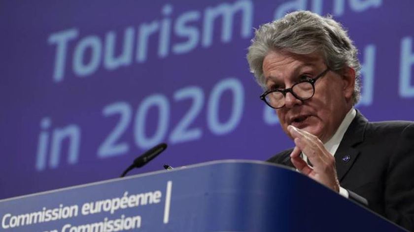 Suspender Trump do Twitter e do Facebook "foi o 11 de Setembro nas redes sociais"