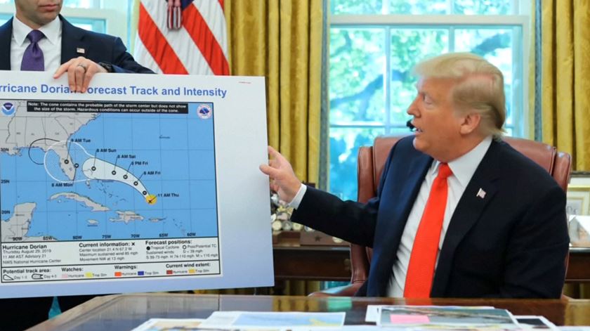 Trump altera mapa da rota do furacão Dorian para validar tweet incorrecto