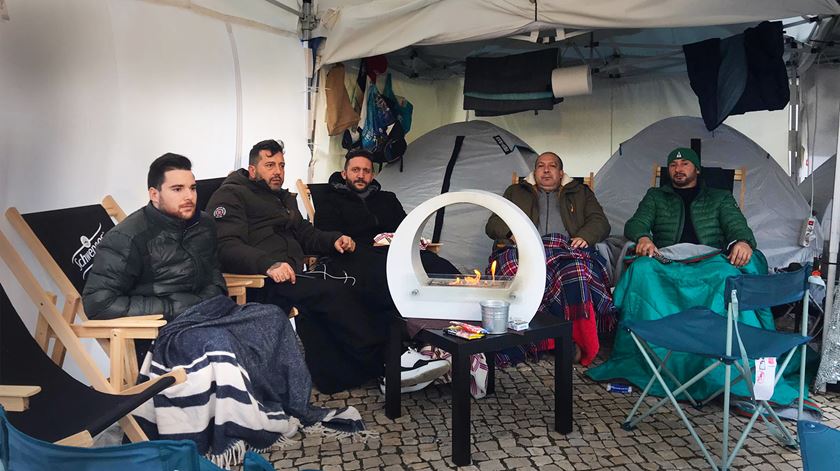 Café, água, chá e vitamina C “alimenta” greve de fome em S. Bento