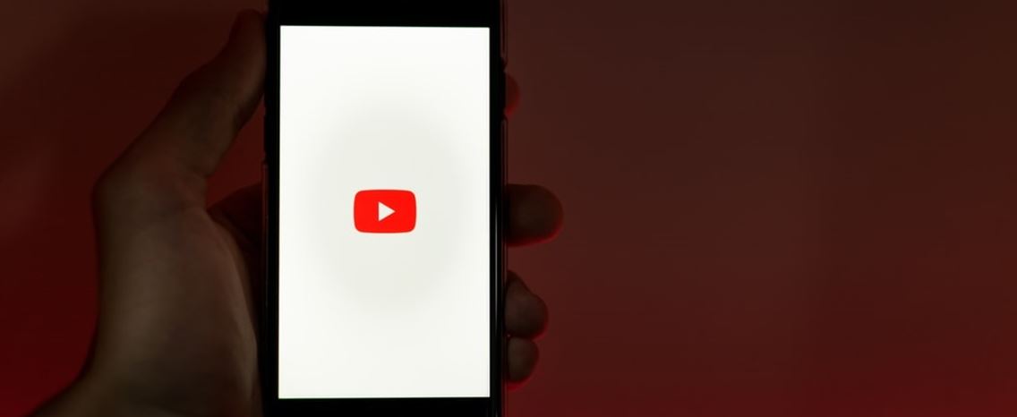 YouTube no telemóvel Foto: Unsplash/Szabo Viktor