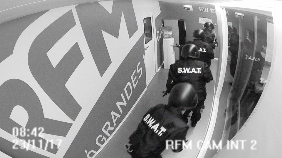 Força de intervenção invade Ca...