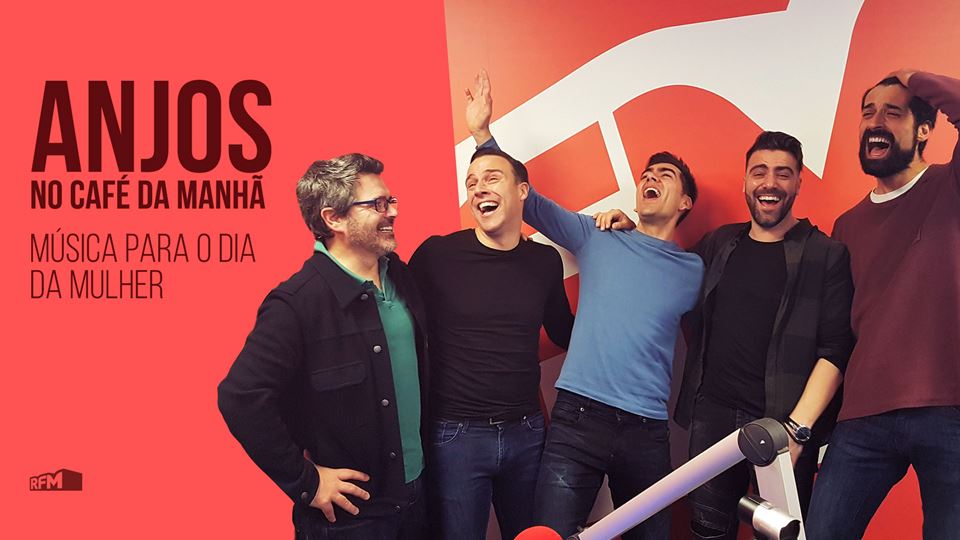 Anjos no Café da Manhã no Dia ...