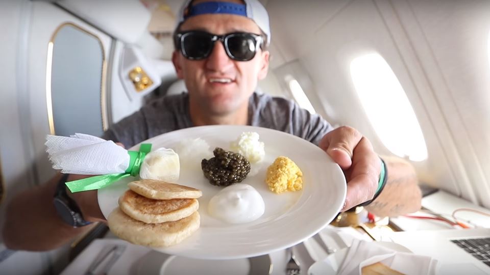 A viagem com bilhete de avião ...