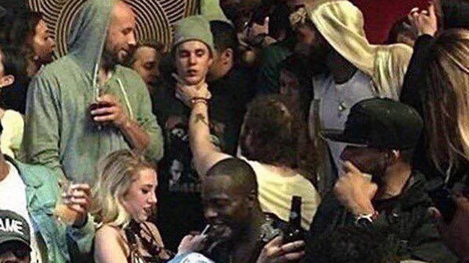 ESTA FOTO DE JUSTIN BIEBER PAR... ESTA FOTO DE JUSTIN BIEBER PAR...