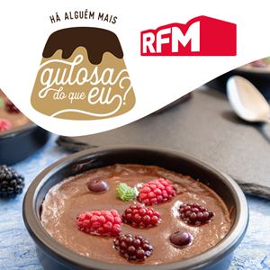 HÁ ALGUÉM MAIS GULOSA DO QUE EU? - BOLOS CREMOSOS DE CHOCOLATE NEGRO E FRUTOS VERMELHOS