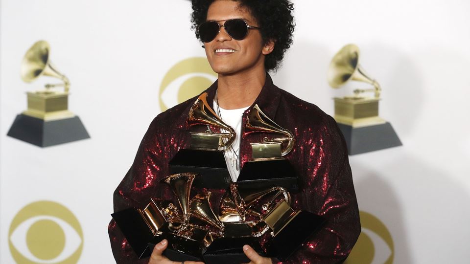 Bruno Mars: o grande vencedor ... Bruno Mars: o grande vencedor ...