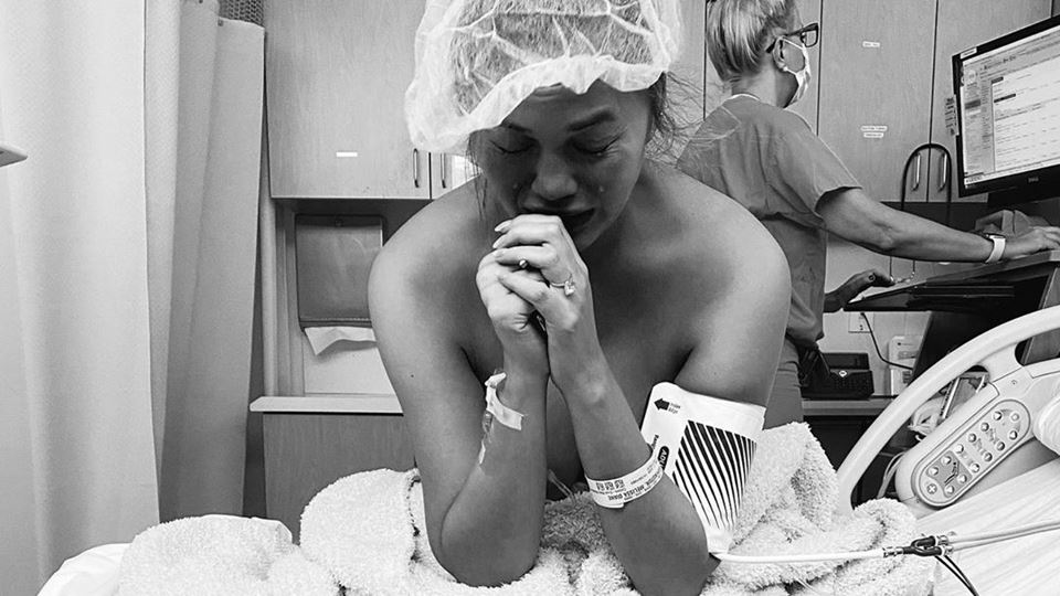 Mulher de John Legend perde be...