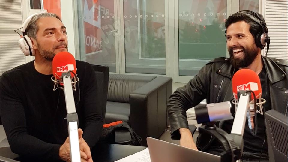 Claudio Ramos arrasa no karaok...