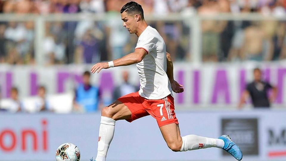 Cristiano Ronaldo surpreende c...