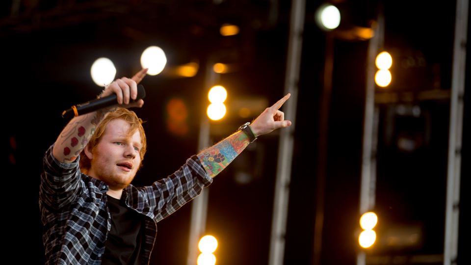 Ed Sheeran deu-lhe "umas luzes...