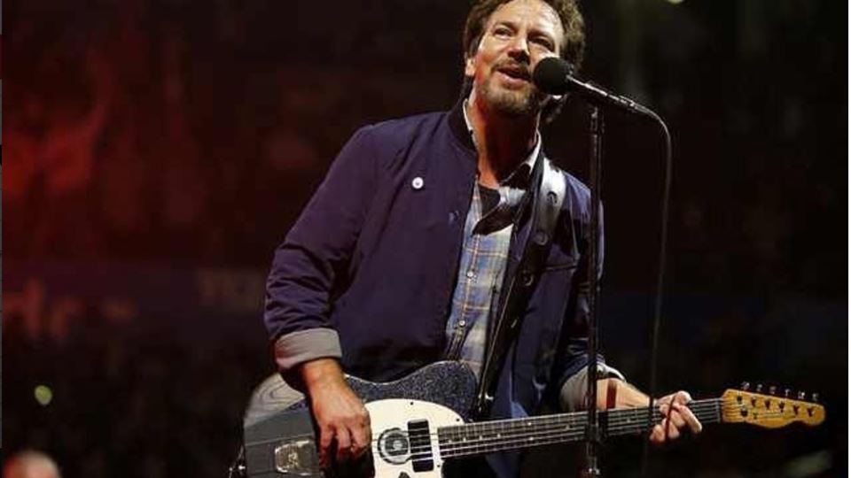 Eddie Vedder deseja as melhora...