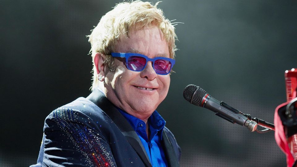 Elton John em lay-off depois d... Elton John em lay-off depois d...
