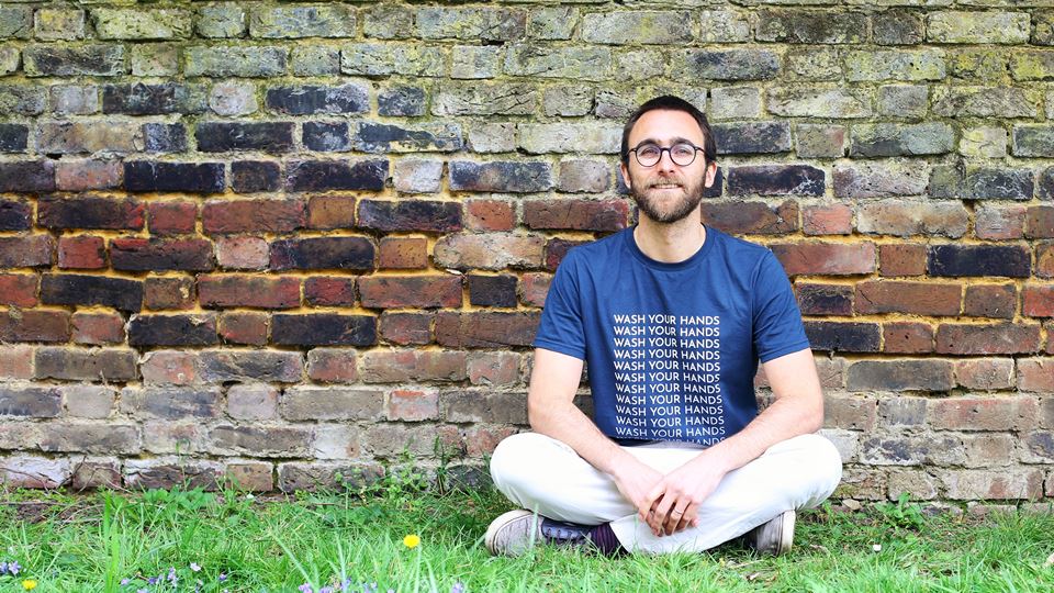 Português cria roupa para ingl...