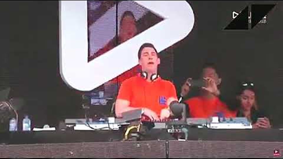 Hardwell emociona-se e chora e...