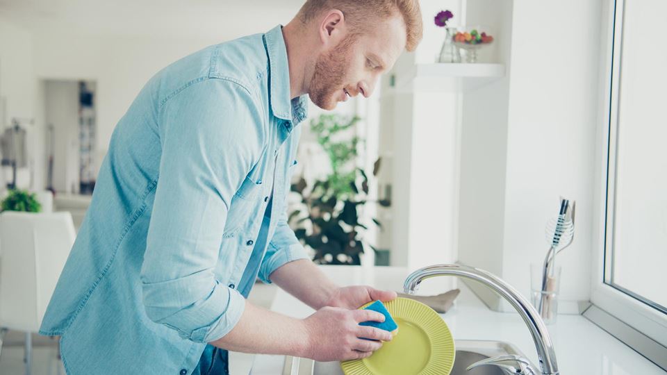 Diz-nos como lavas a louça e d...