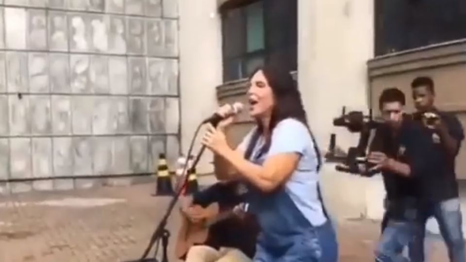 Ivete canta em todas! Até à po... Ivete canta em todas! Até à po...