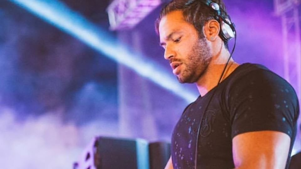 Kura vai dar aulas... em Amest... Kura vai dar aulas... em Amest...