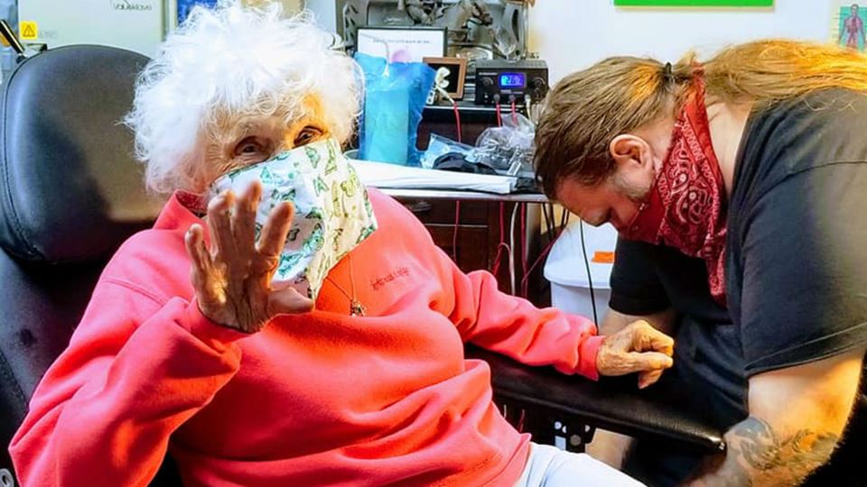 Mulher de 103 anos cumpre o so... Mulher de 103 anos cumpre o so...