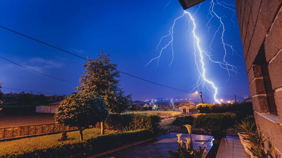 Fortes raios ascendentes surpr...